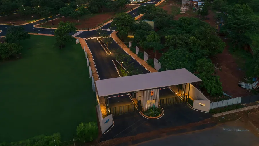 Hamlet by the Bay Gate